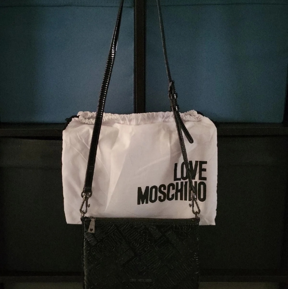 Love Moschino sling bag